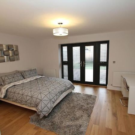 Lovely One Bed Apartment-Near All Transport-Village-Freeparking Londen Buitenkant foto