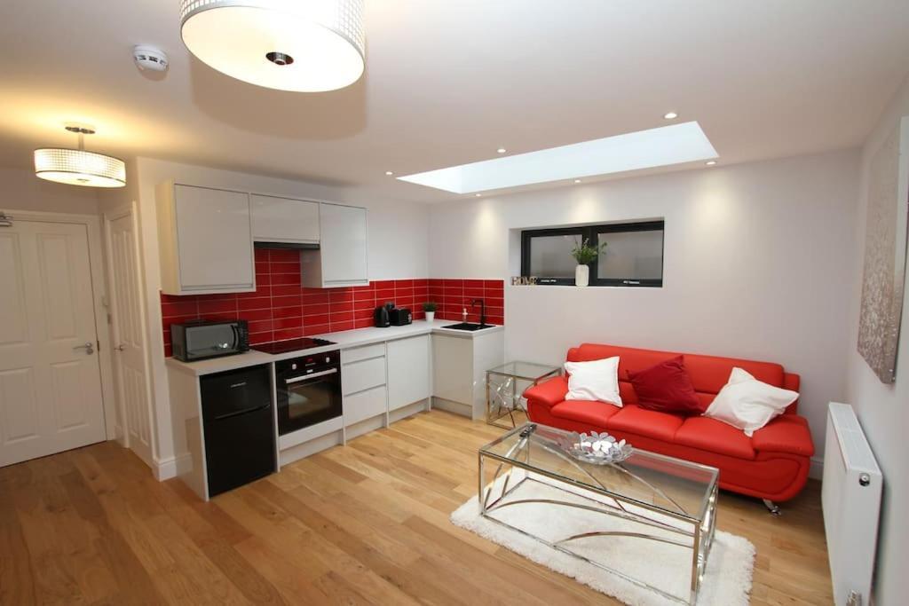 Lovely One Bed Apartment-Near All Transport-Village-Freeparking Londen Buitenkant foto