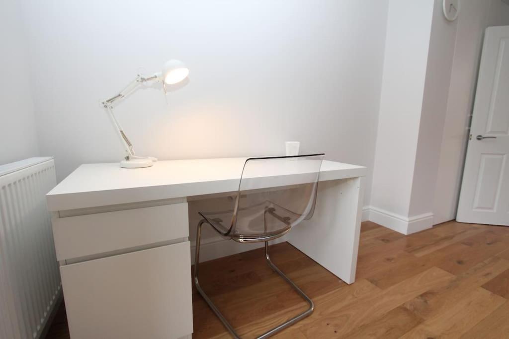 Lovely One Bed Apartment-Near All Transport-Village-Freeparking Londen Buitenkant foto