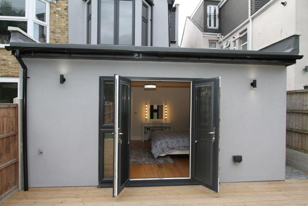 Lovely One Bed Apartment-Near All Transport-Village-Freeparking Londen Buitenkant foto