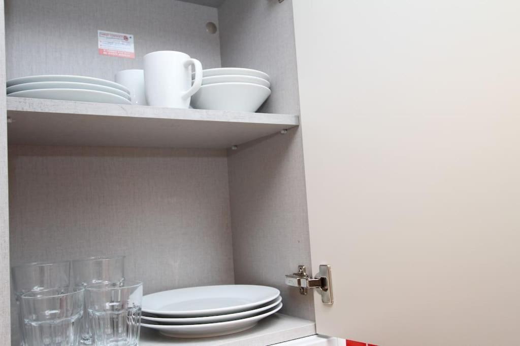 Lovely One Bed Apartment-Near All Transport-Village-Freeparking Londen Buitenkant foto